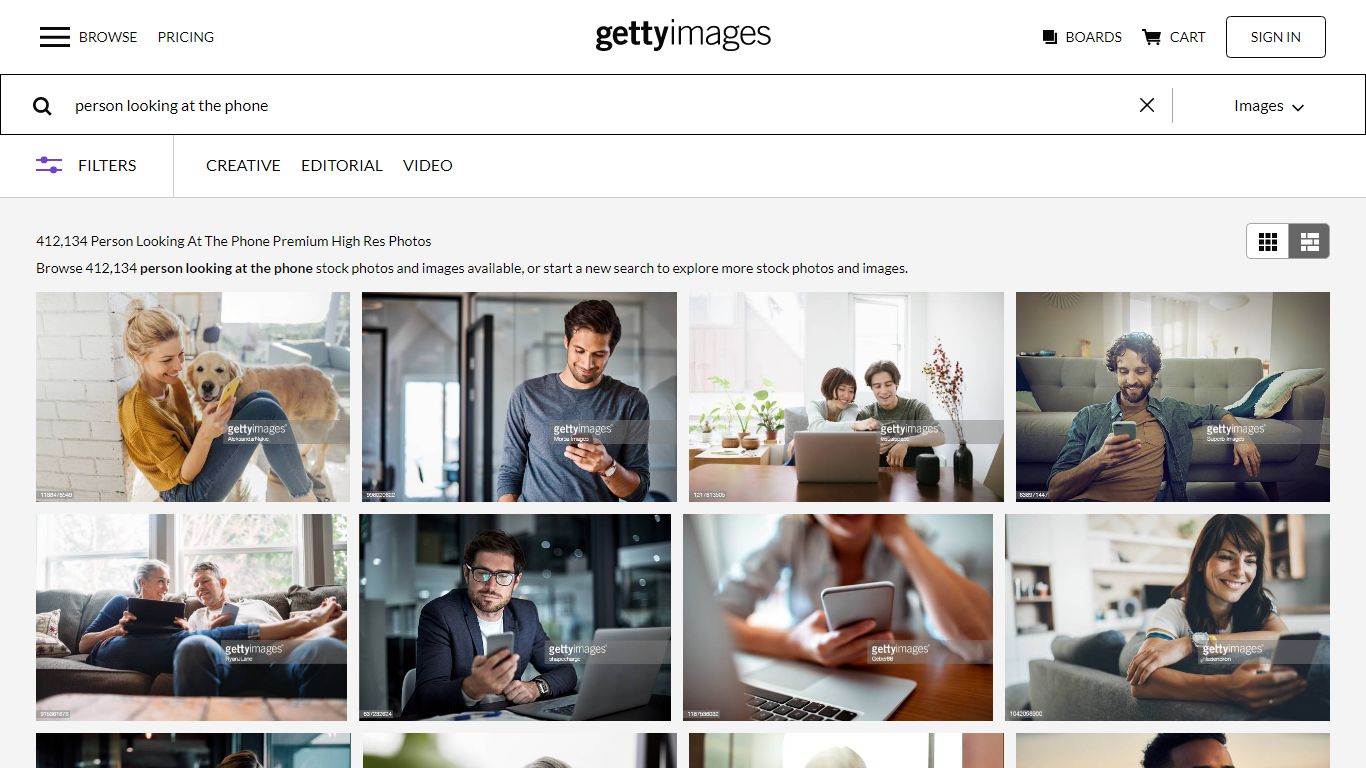 399,058 Person Looking At The Phone Premium High Res Photos